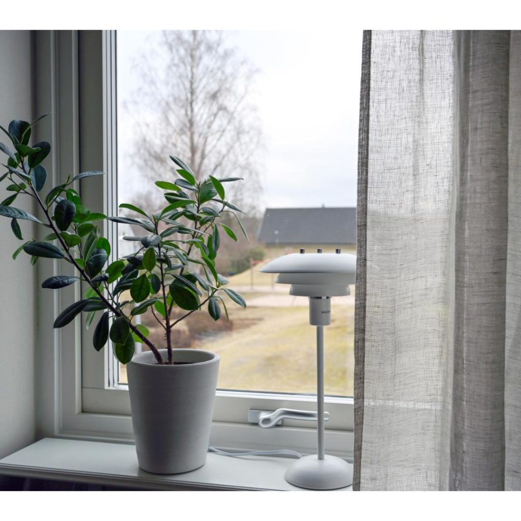 Epsilon bordlampe liten hvit e14 detalje