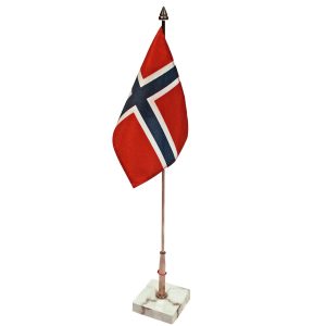 17 mai bordflagg på marmor sokkel